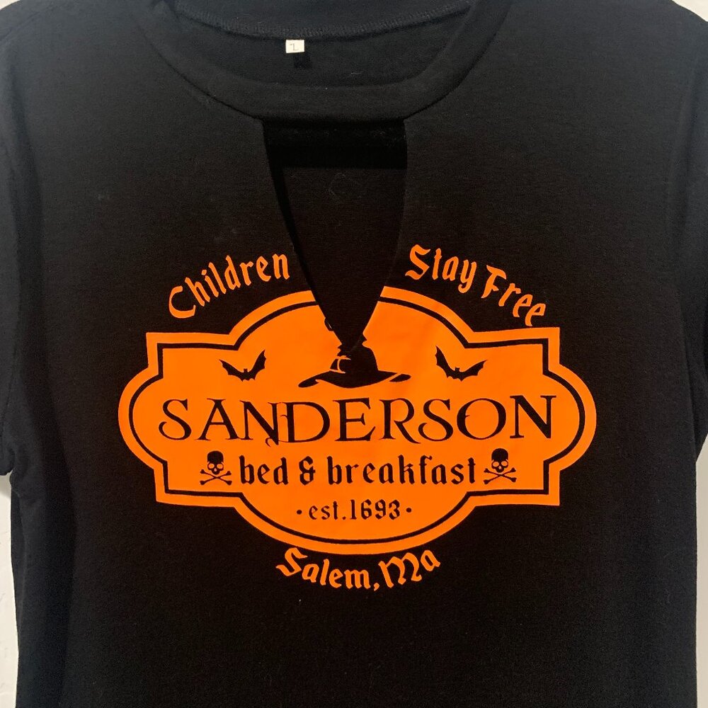 Halloween Tee Sanderson Bed & Breakfast Witch Sz Large L